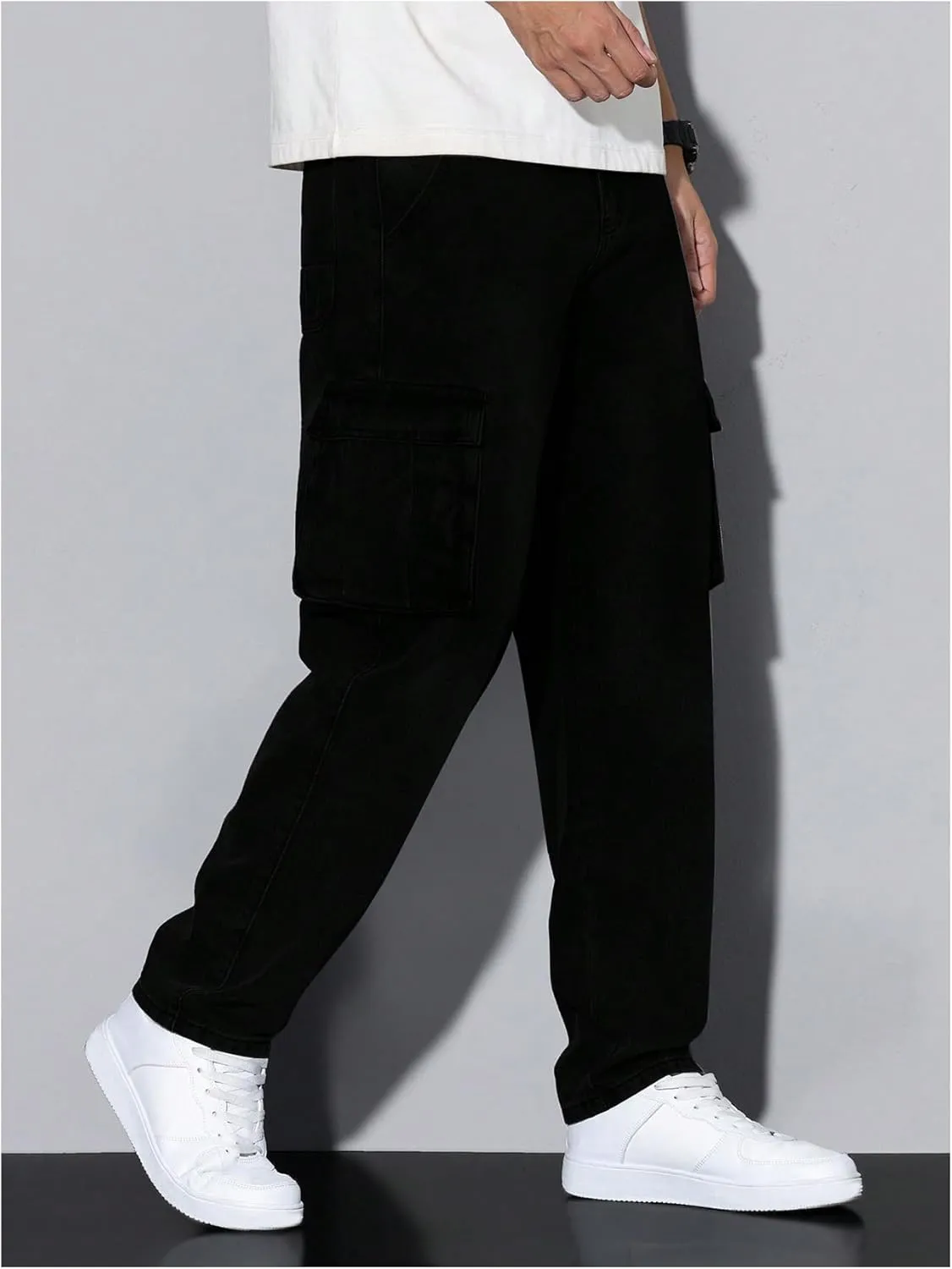 Verdusa Men's Cargo Jeans Relaxed Outfits Straight Leg Denim Pants Vintage Jeans with Pockets